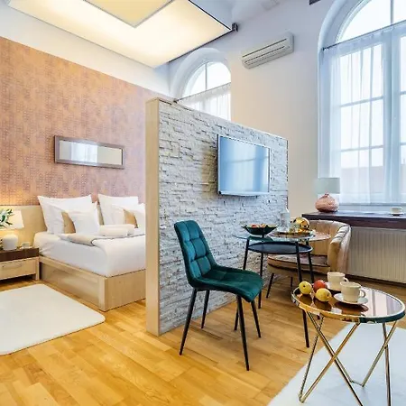 Dikul Market Square 3*