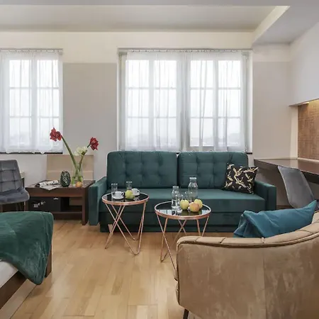 Dikul Market Square Отель 3*