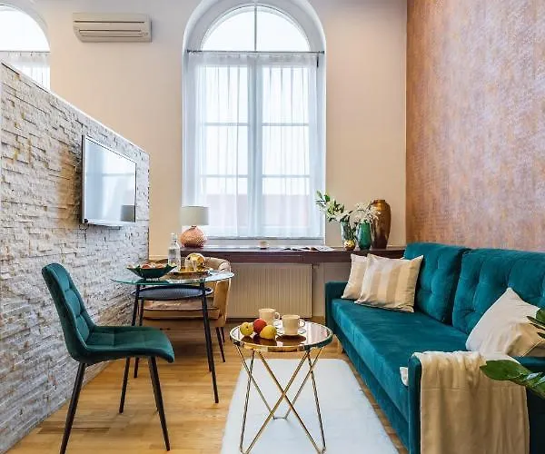 Ξενοδοχείο Dikul Market Square