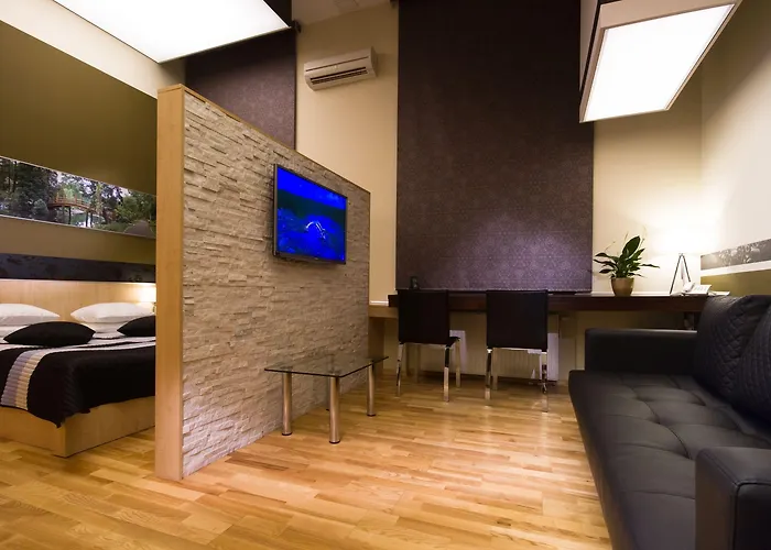 Dikul Market Square 3*