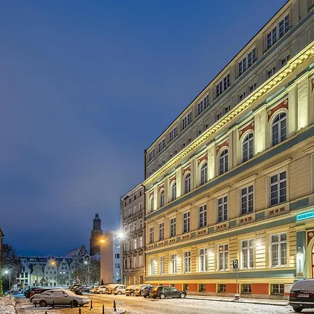 Dikul Market Square מלון 3*