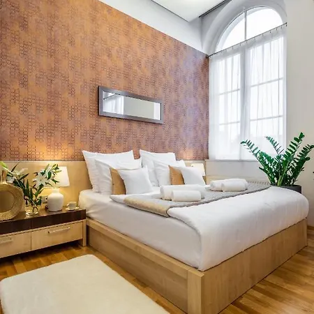 Dikul Market Square Szálloda 3*