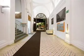 Hotel Dikul Market Square 3*