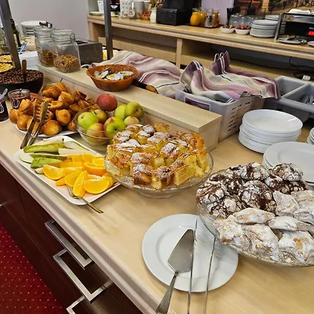 호텔 Dikul Market Square 3*