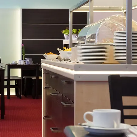 Dikul Market Square מלון 3*