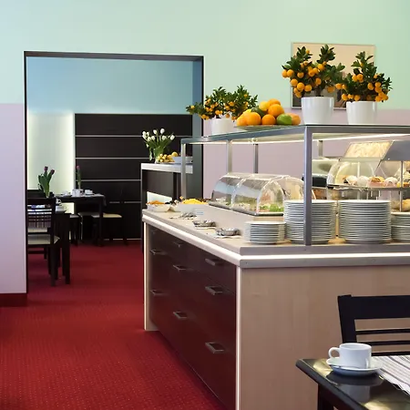 מלון Dikul Market Square