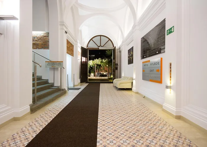 Dikul Market Square ホテル 3*